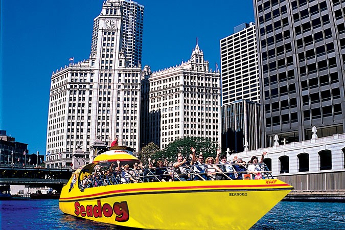 Seadog Speedboat Cruising Chicago River