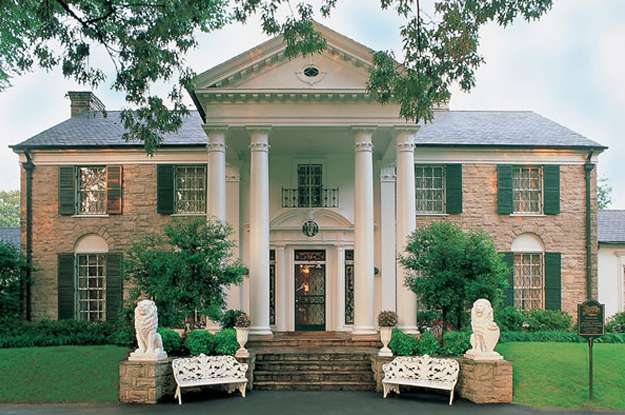 Front Of Graceland Elvis Presley Mansion