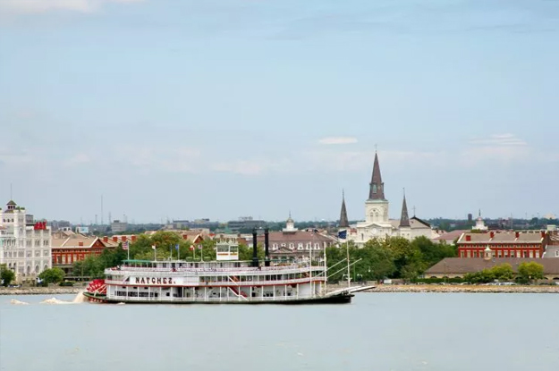riverboat of new orleans
