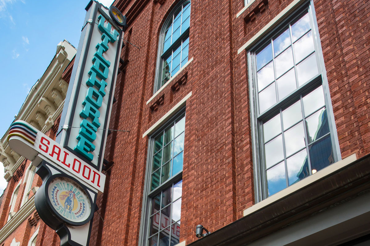 wild-horse-saloon-neon-sign